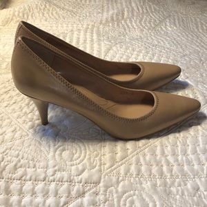 ✨NWT✨Tahari • Brett Pumps